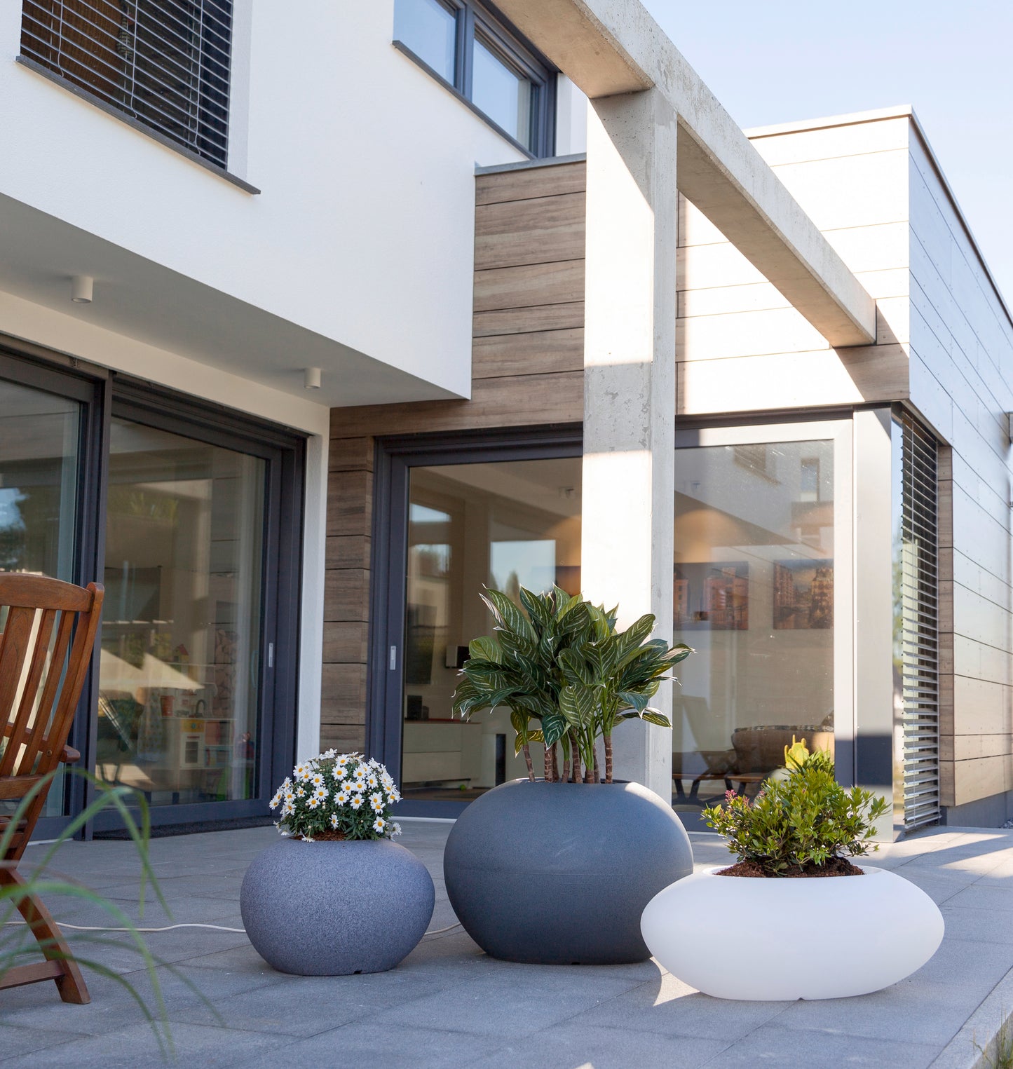degardo STORUS VI, IV & VII auf modern eingerichteter Terasse